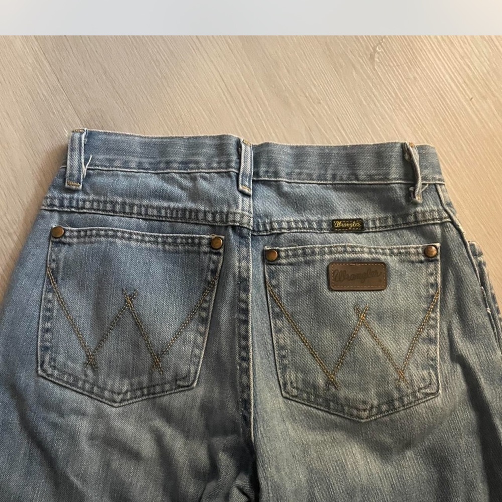 Wrangler women’s Light Blue Relaxed Jeans